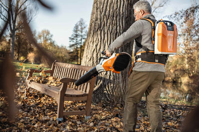 STIHL Akku-Laubbläser BGA 200 mit Komfort-Tragsystem