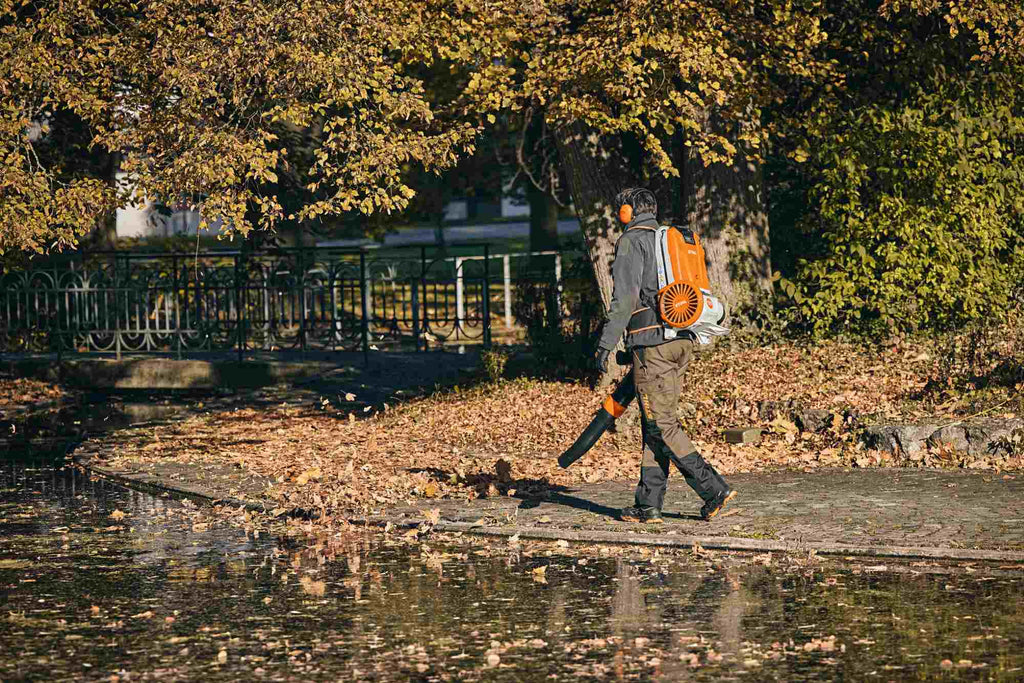 STIHL Akku-Laubbläser BGA 300 ohne Akku und Ladegerät