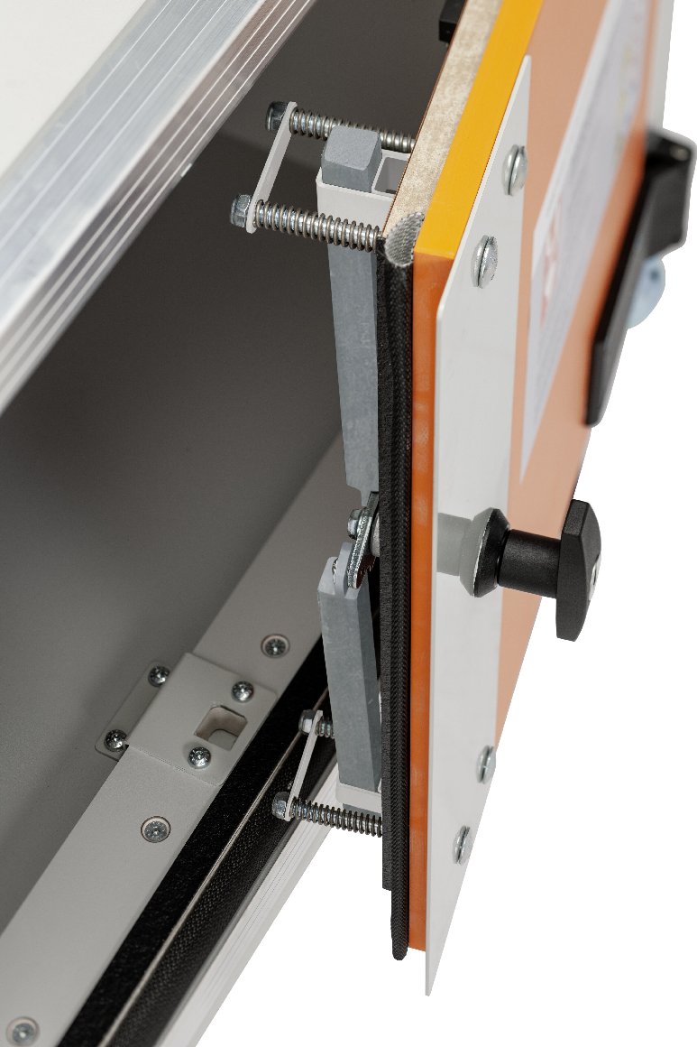 CEMO Akku-Ladeschrank Premium Plus 8/5 230 V, mit Füßen 211.7043.010