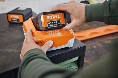 STIHL Schnellladegerät AL 301 - Modell 2025