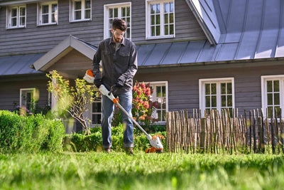 STIHL Akk-Motorsense FSA 50 AutoCut C 3-2 mit Akku AK 10 und Ladegerät AL 101
