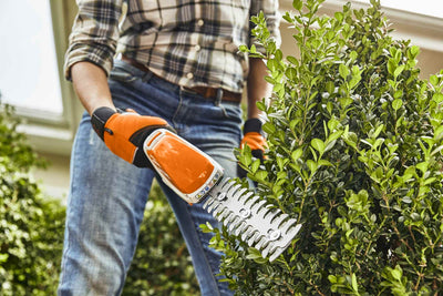 STIHL Akku-Strauchschere HSA 26, Set mit Akku AS 2 und Ladegerät AL 10