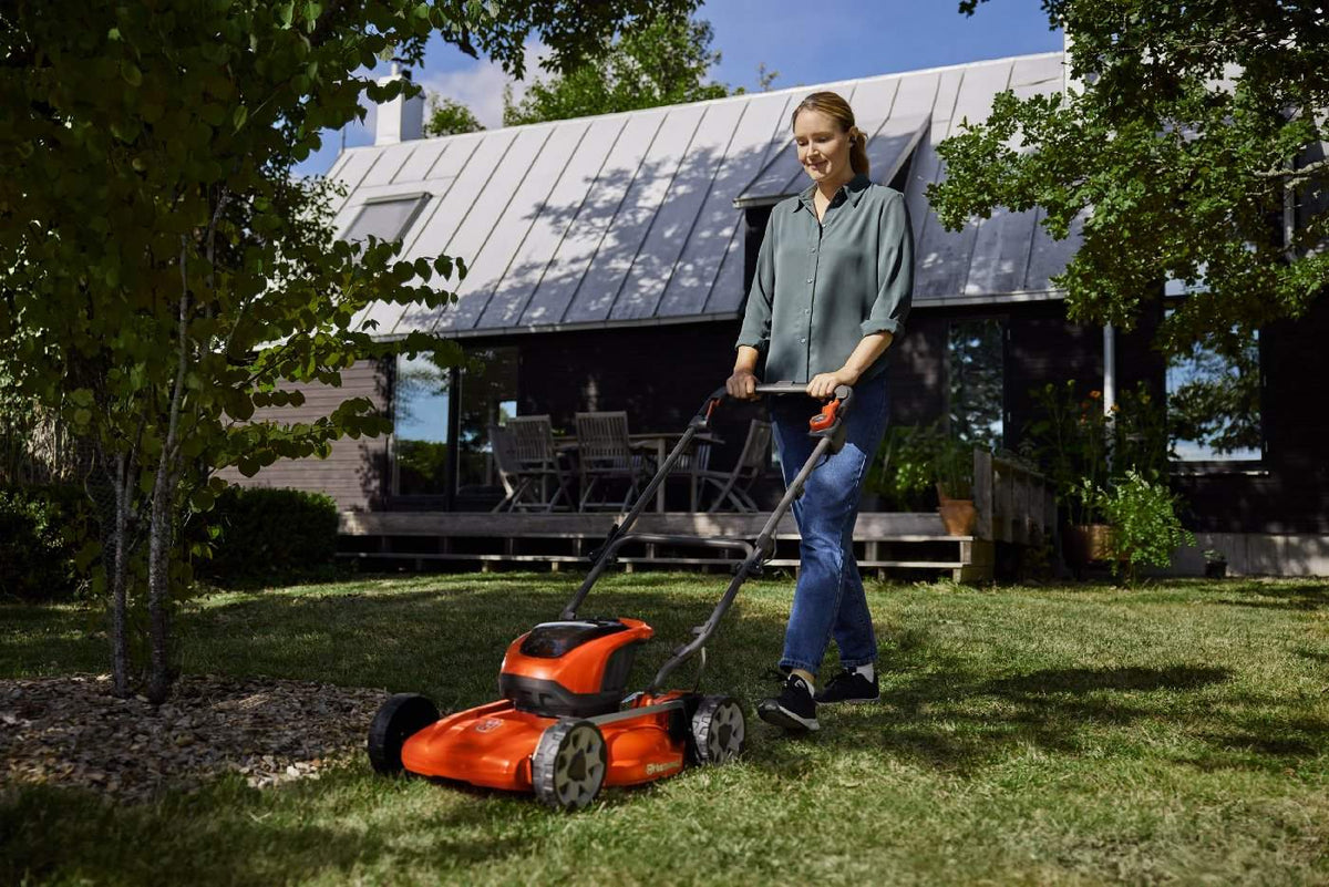 Husqvarna Akku-Mulchmäher LB 144i - ohne Akku u. Ladegerät