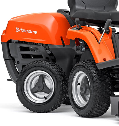 Husqvarna Frontmäher R 112C5 mit Mähdeck Combi 85 - Winterpaket mit Schneeschild, Gummileiste und Schneeketten