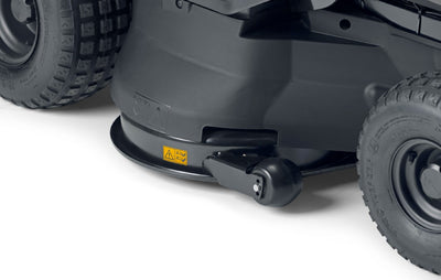 Stiga Rasentraktor Estate 798 Winterpaket mit 120 cm Schneeschild, PTO-Kit und Schneeketten