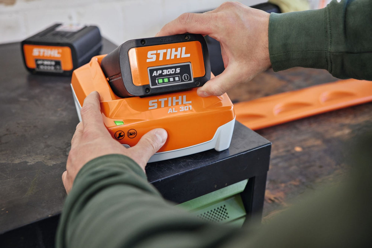 STIHL Schnellladegerät AL 301.1