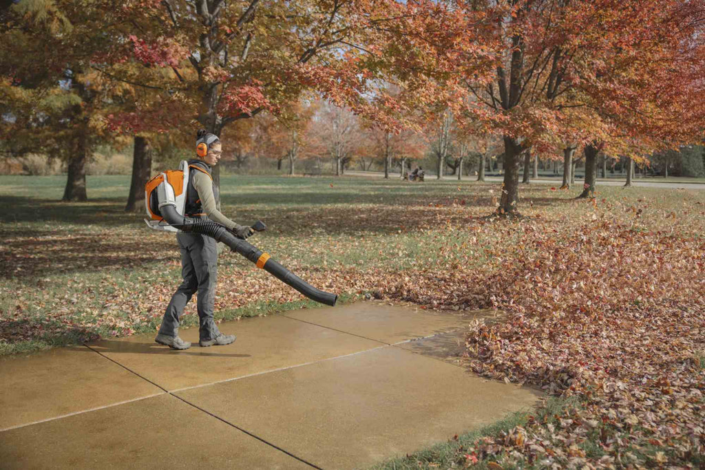 STIHL Rückentragbarer Akku-Laubbläser BRA 600, ohne Akku und Ladegerät