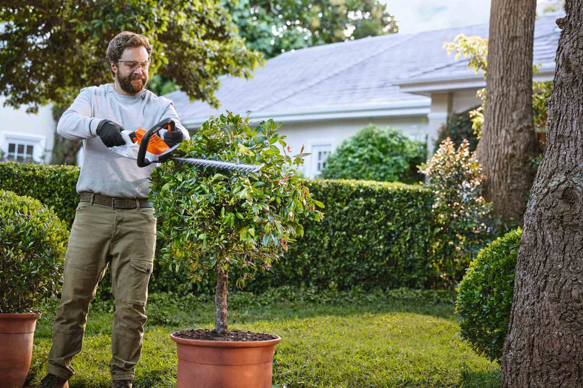 STIHL Akku-Heckenschere HSA 40 Set mit 2x Akku AS 2 und Ladegerät AL 1