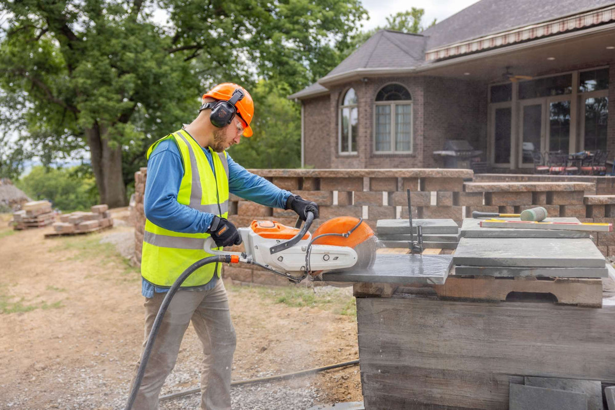 STIHL Akku-Trennschleifer TSA 300, ohne Akku und Ladegerät mit 300 mm Kunstharz-Trennscheibe für Baustahl