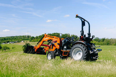 Tafe Allrad-Universalschlepper 6028H mit Kommunal-Bereifung und Frontlader