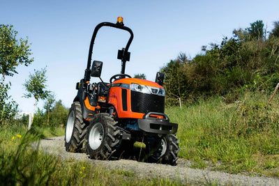 Tafe Allrad-Universalschlepper 6028H mit Kommunal-Bereifung und Frontlader