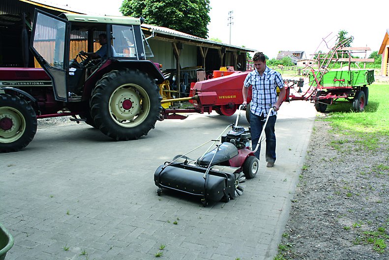 Tielbürger Schmutz- und Schneekehrmaschine tk48 Briggs&Stratton 675 iS