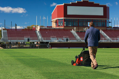 Toro Kontur-Benzinrasenmäher mit Walzenantrieb ProStripe 560 - Modell 2025