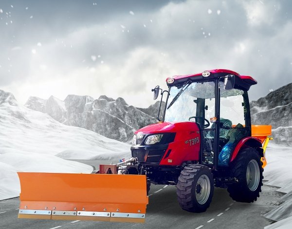 Tym Allrad-Kompakttraktor T395 SH mit Winterpaket Kabine, Schneeschild und Streuer